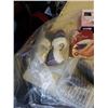 Image 2 : LOT OF NEW BEAUTY CARE ITEMS AND SLIPPERS