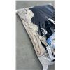 Image 8 : 2 BAGS OF NEW WOMENS CLOTHES AND BRAS