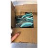 Image 3 : 3 CASES OF WAHL CURVED SLICKED BRUSHES AND NEW WAHL DE-SHEDDING GLOVE