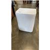 Image 1 : WHITE WICKER LAUNDRY BASKET
