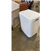 Image 2 : WHITE WICKER LAUNDRY BASKET
