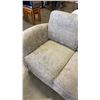 Image 2 : GREEN PILLOW BACK LOVESEAT