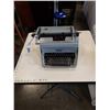 Image 1 : VINTAGE UNDERWOOD TOUCH MASTER TYPEWRITER