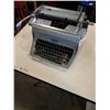 Image 2 : VINTAGE UNDERWOOD TOUCH MASTER TYPEWRITER