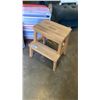 Image 2 : FOLING LAWN CHAIR WITH STEPSTOOL AND QUEENSIZE MATTRESS PROTECTOR