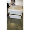 Image 2 : PALLISER QUEENSIZE BEDFRAME WITH 2 MATCHING NIGHTSTANDS