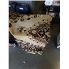 Image 2 : 2 MATCHING TASSLED RUGS AND AREA RUGS
