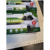 Image 2 : 2  6 PACKS OF SOLAR GARDEN LED LIGHTS