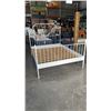 Image 1 : METAL QUEENSIZE BEDFRAME