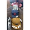 Image 2 : NEW ADIDAS TRACK PANTS SIE LARGE AND 3 NEW PING HATS