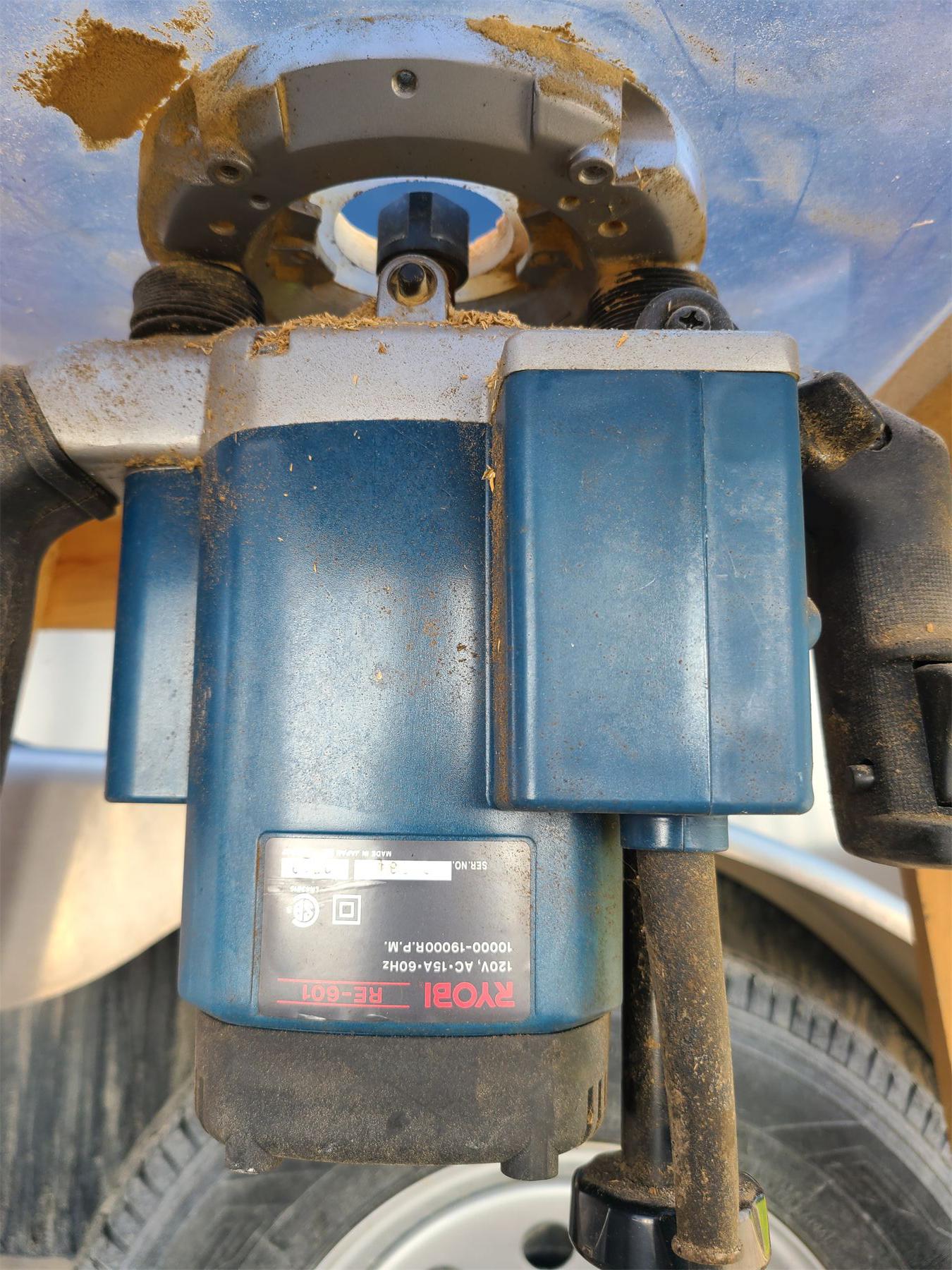 RYOBI UNDER MOUNT ROUTER TABLE