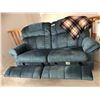 Image 2 : La-z-Boy Reclining Love-seat & Plaid Blanket