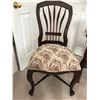 Image 4 : Beautiful Upholstered Chaise Lounge w Claw Feet & 2 Side Chairs