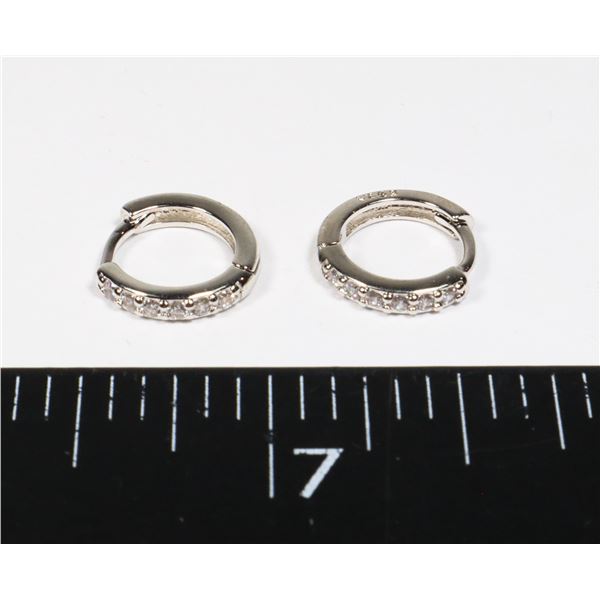 1 PAIR STAMPED 925 8 MM EARRINGS WITH CLEAR