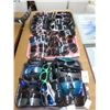 Image 1 : 3-Tray Lot of Fashion Sunglasses - 3 X $