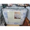 Image 1 : Laura Ashley Full Comforter Set