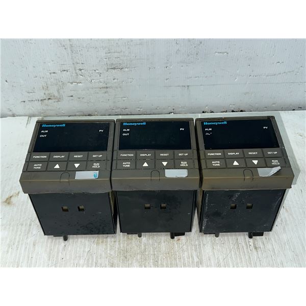 Lot of (3) Honeywell #DC200E-2-000-100000-0 UDC2000 Mini-Pro