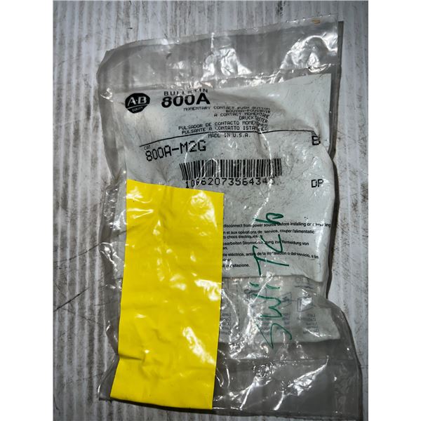 New ? Allen-Bradley #800A-M2G Momentary Contact Pushbutton