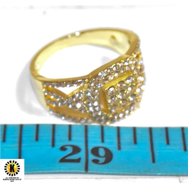 GOLD TONE RING WITH CLEAR STONES