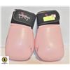 Image 1 : PINK BOXING GLOVES