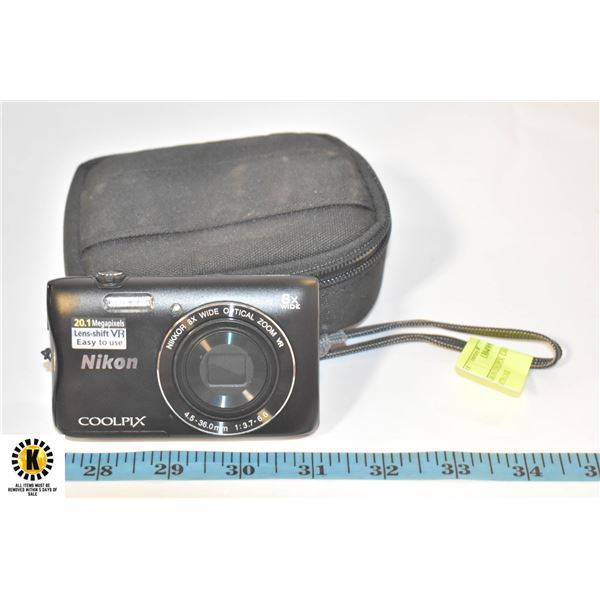 NIKON COOLPIX DIGITAL CAMERA WITH CASE