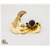 Image 1 : SMALL GOLD TONE LEAF BROOCH FEATURING