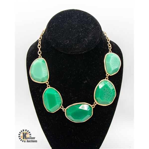 17" GOLD TONE NECKLACE FEATURING LARGE JADE