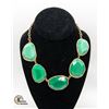 Image 1 : 17" GOLD TONE NECKLACE FEATURING LARGE JADE