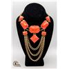 Image 1 : 19.5" GOLD TONE NECKLACE FEATURING