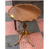 ROUND SIDE TABLE W/SCALLOPED EDGES H-25" D-20"