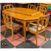 Image 2 : ANTIQUE DINING SET WITH 2 LEAFS AND 5