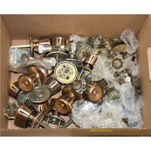 DOOR & CUPBOARD KNOBS