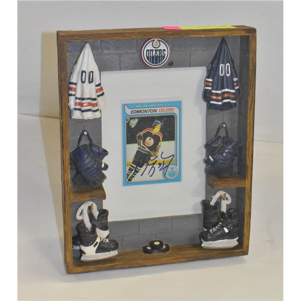 OILERS FRAMED PIC W/WAYNE GRETZKY REPRINT