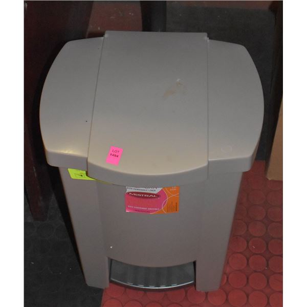 5 GALLON STEP GARBAGE CAN