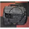 Image 1 : 3 PIECE MARY KAY TRAVEL BAG WITH MAKEUP