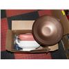 Image 1 : BOX WITH TUPPERWARE AND SERVING BOWLS