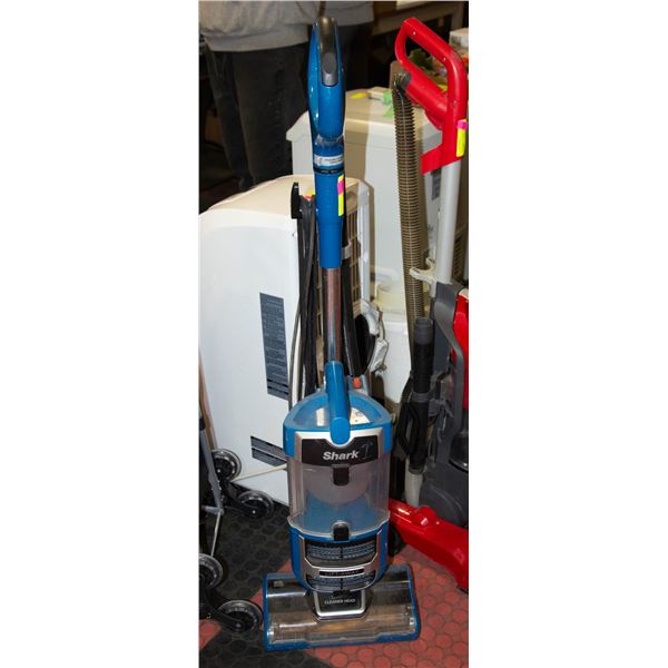 VACUUM "SHARK"