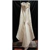 Image 2 : ALFRED SUNG SIZE 8 WEDDING DRESS