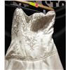Image 2 : CASABLANCA SIZE 8 WEDDING DRESS-ESTATE