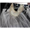 Image 3 : VINTAGE SIZE 7 WEDDING DRESS WITH