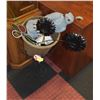 Image 1 : PLANTER, POT, STAND + FALCON