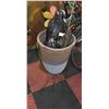 Image 1 : PLANTER, POT, STAND + FALCON