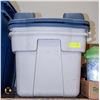Image 1 : TWO RUBBERMAID EXTRA-LARGE HINGED LID