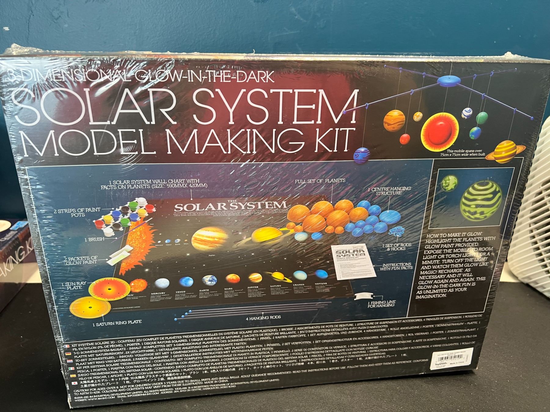 Lot of 1 3D Glow-In-The-Dark Solar System Model Making Kit