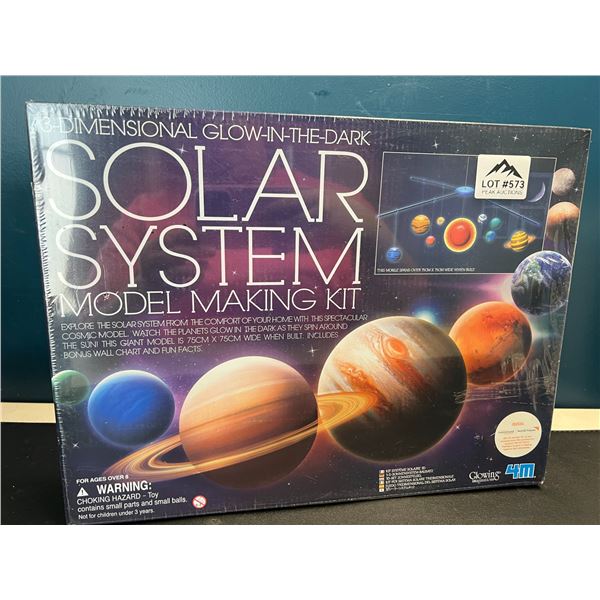 Lot of 1 3D Glow-In-The-Dark Solar System Model Making Kit