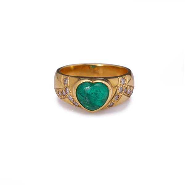 Vintage 18K Yellow Gold Emerald & Diamond Ring