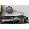 Image 3 : 2 1/2" Mesh Ball Pincer Spoon Tea Infuser+ Tin Coca Cola Bottle Container