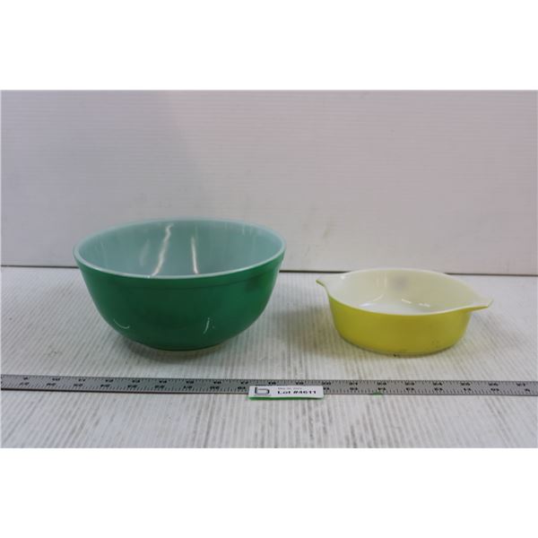 (2) Vintage Pyrex Items