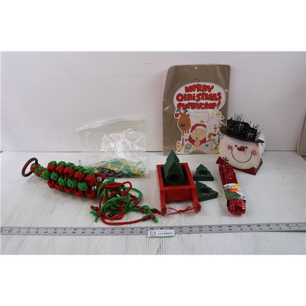 (6) Assorted Christmas Decor Items