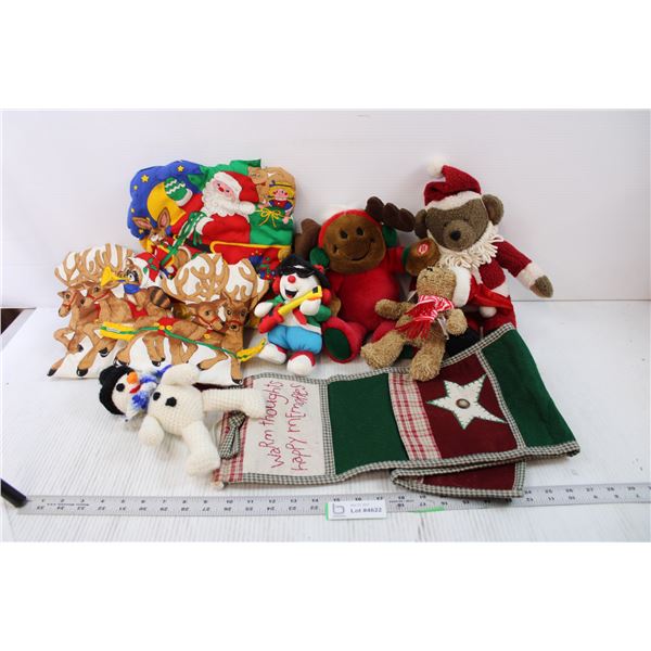 (7) Assorted Christmas Items\